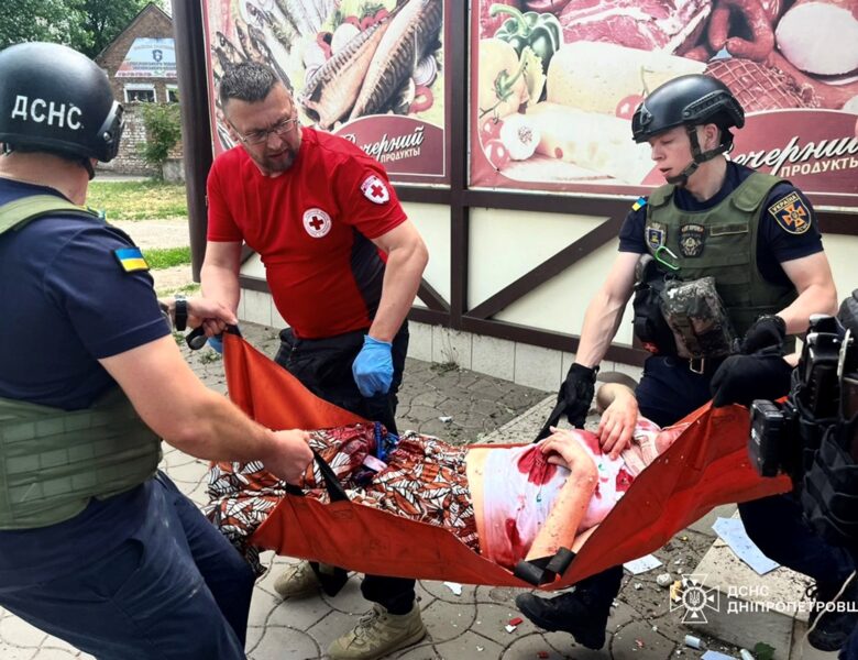 РФ вдарила по продуктовому магазину в Нікополі