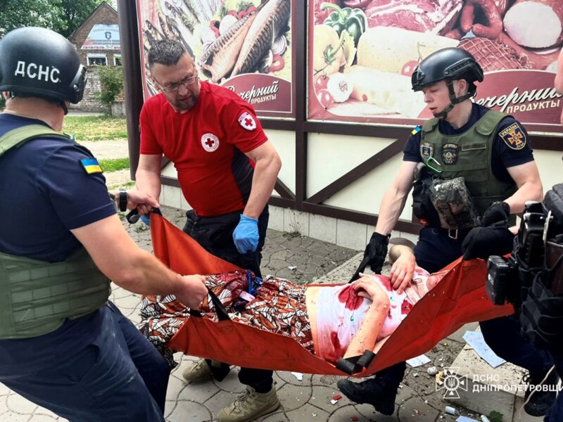 РФ вдарила по продуктовому магазину в Нікополі