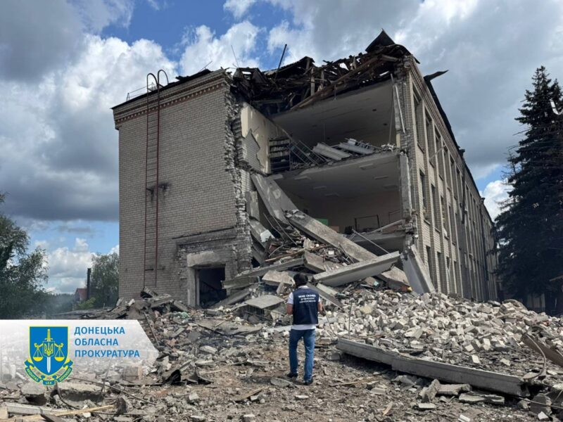 РФ вдарила по житловому кварталу Святогірська