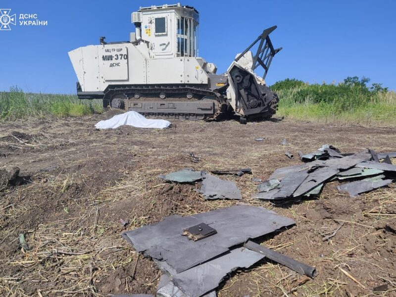 Росіяни атакували дроном саперів на Харківщині, є загиблий