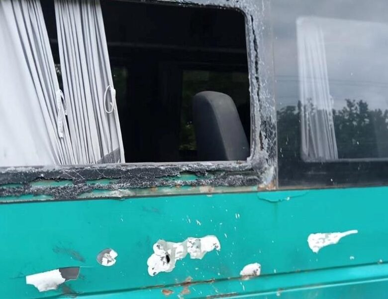 Росіяни атакували евакуаційний автобус під Дніпром