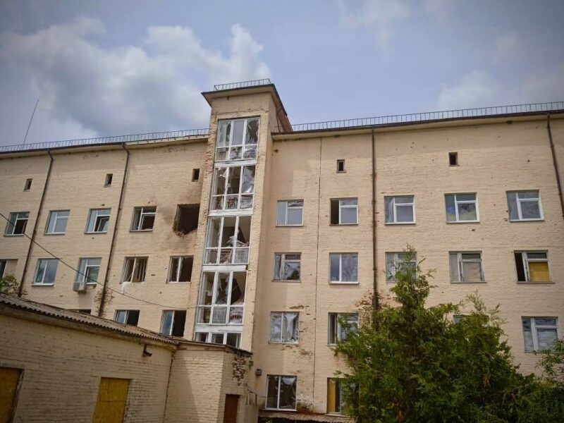 Росіяни поцілили Молнією по лікарні на Чернігівщині