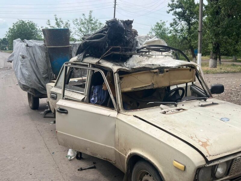 Росіяни вдарили дронами по автобусу та авто на Донеччині: є загиблі