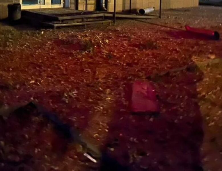 Росіяни вдарили дроном по багатоповерхівці в Сумах