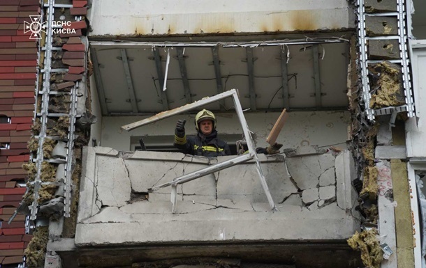 Росіяни вночі атакували у Києві 27 локацій