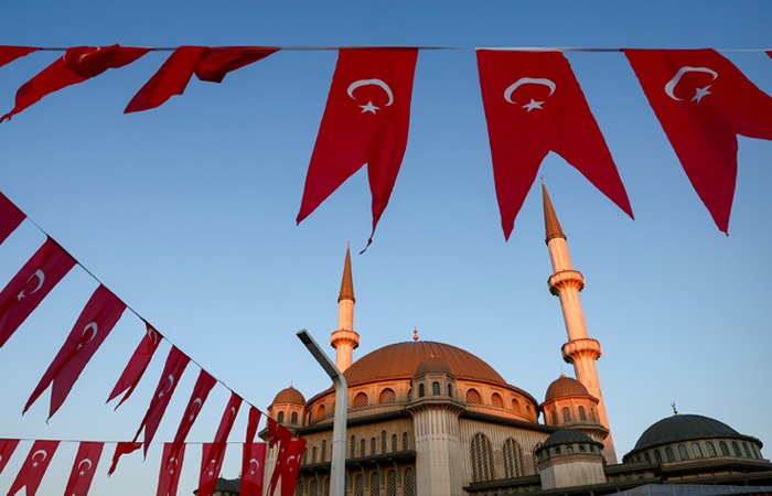 Російська делегація прибула до Стамбула для переговорів з Україною