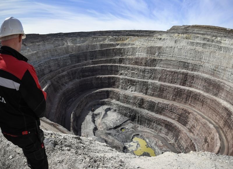 Санкції змусять Росію купувати алмази у самої себе