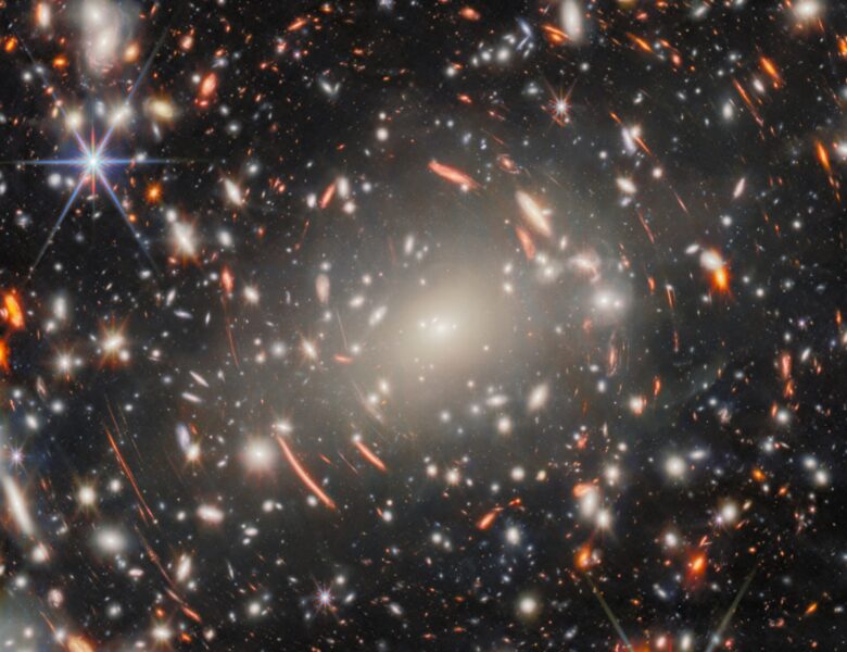 Телескоп Вебба показав найдавніше світло у Всесвіті