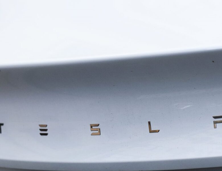 Tesla очолила рейтинг вживаних авто в Україні