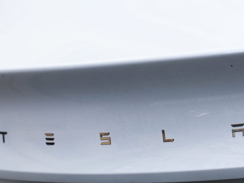 Tesla очолила рейтинг вживаних авто в Україні