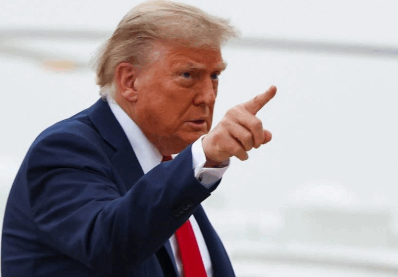 Трамп достроково залишає саміт G7 і прямує у США