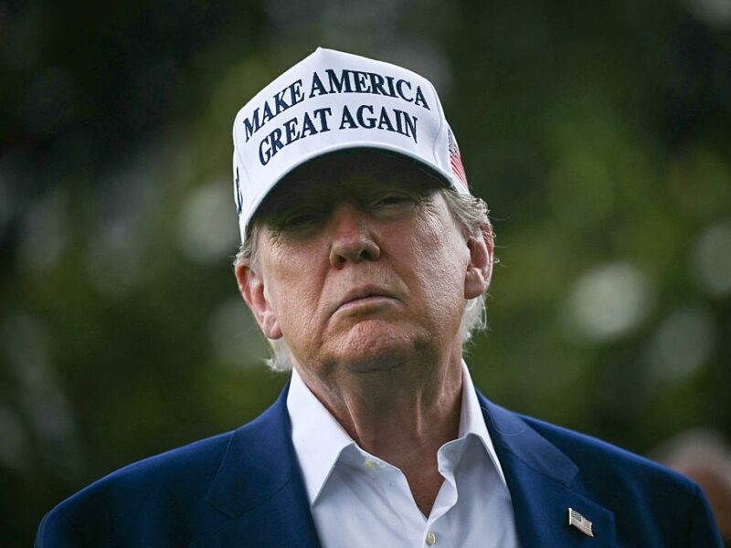 Трамп обвалив долар до значень 2022 року