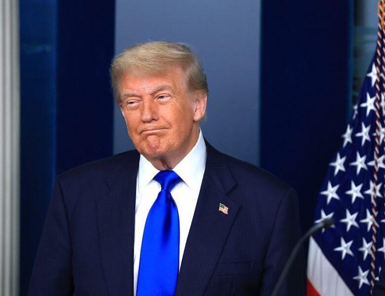 Трамп підписав указ про зняття санкцій з Сирії