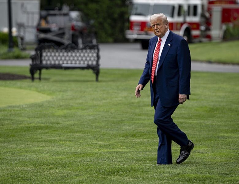 Трамп поширив конспірологію про “заміну Байдена роботом”