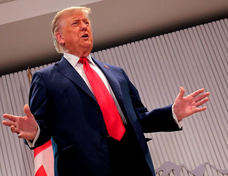 Трамп запустить мобільний оператор Trump Mobile