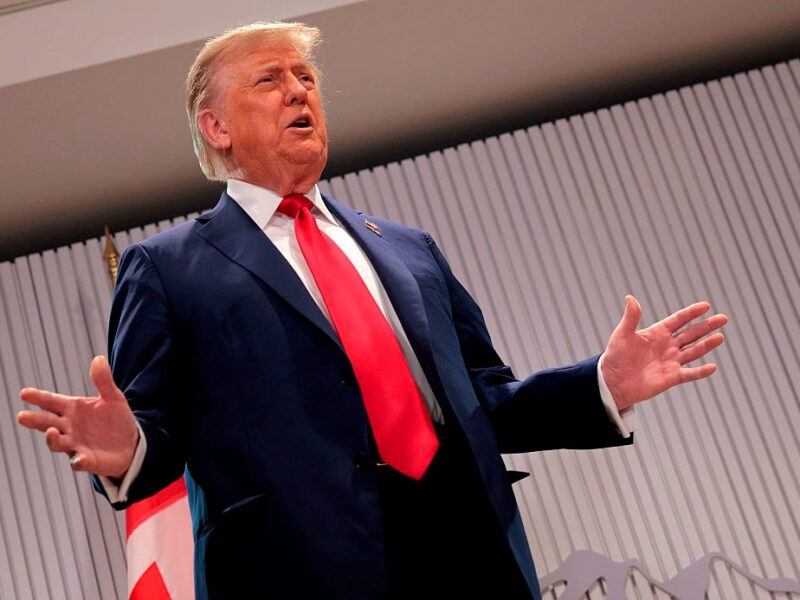 Трамп запустить мобільний оператор Trump Mobile