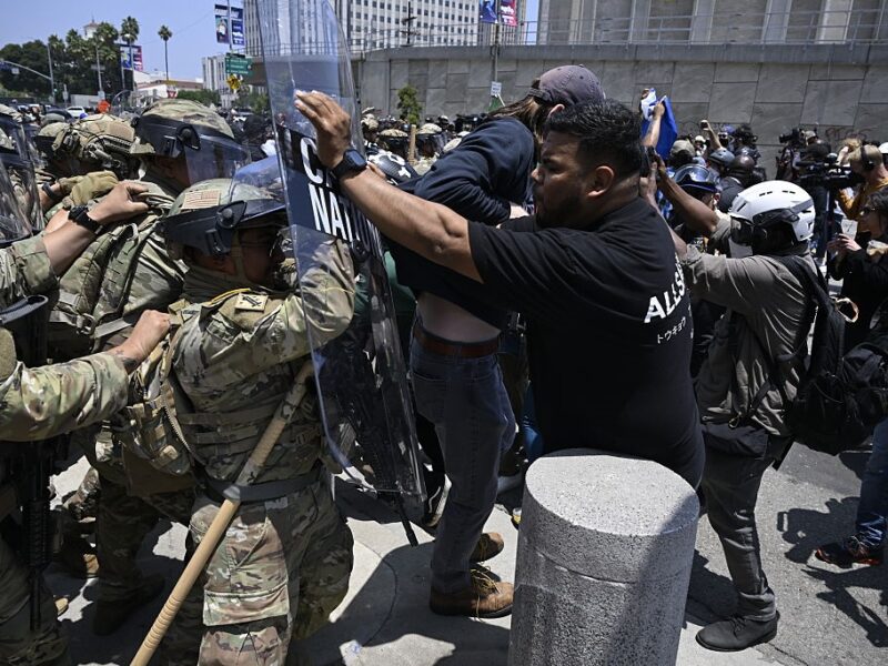 Три дні бунтів. У Трампа погрожують армією
