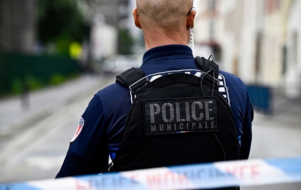 У Франції школяр зарізав асистентку вчителя