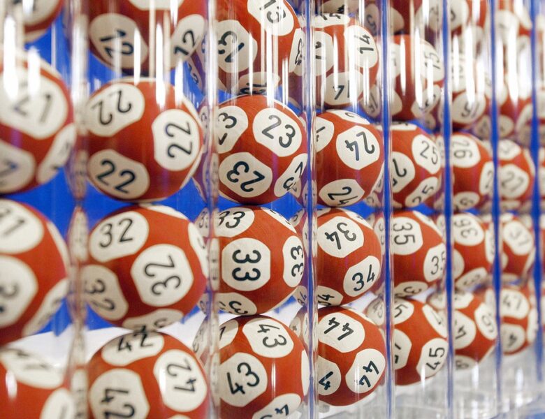 У Канаді пенсіонер менш ніж за рік тричі виграв у лотереї