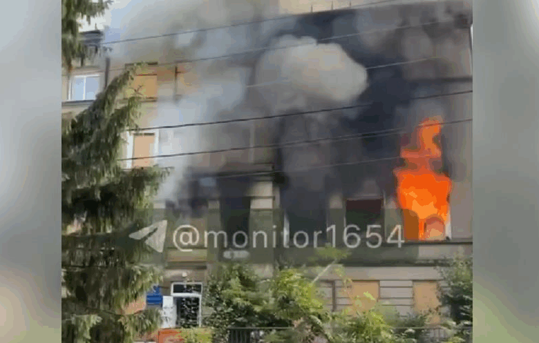У Харкові блискавка влучила у будівлю ТЦК, виникла пожежа – ЗМІ