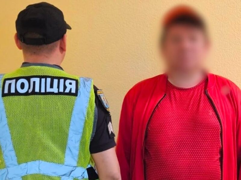 У Києві 49-річний чоловік катався між вагонами метро