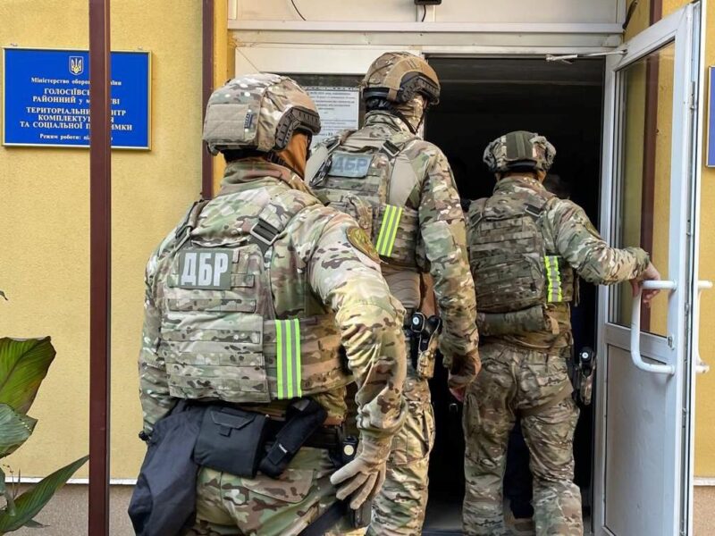 У Києві працівники ТЦК  допомогли тисячам ухилянтів – ДБР