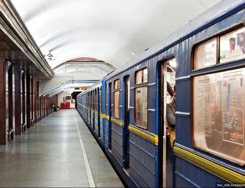 У Києві тимчасово зачинили центральну станцію метро