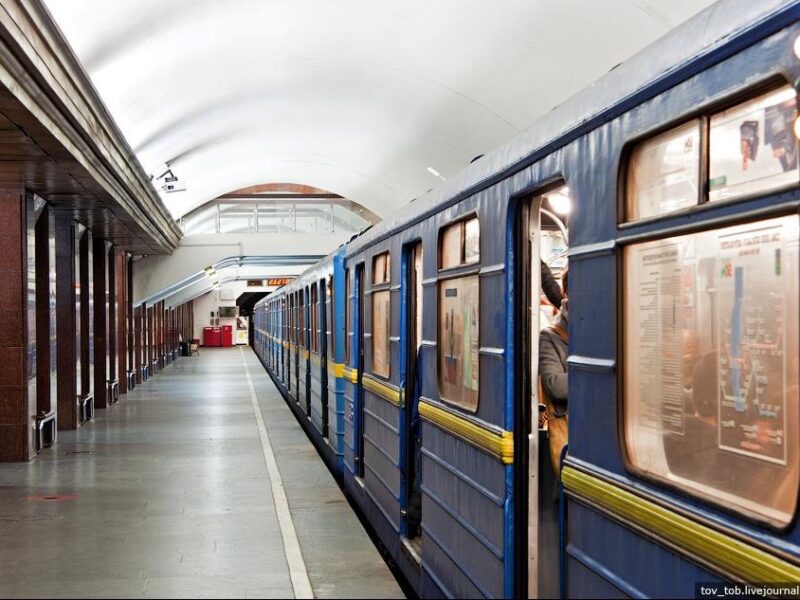 У Києві тимчасово зачинили центральну станцію метро