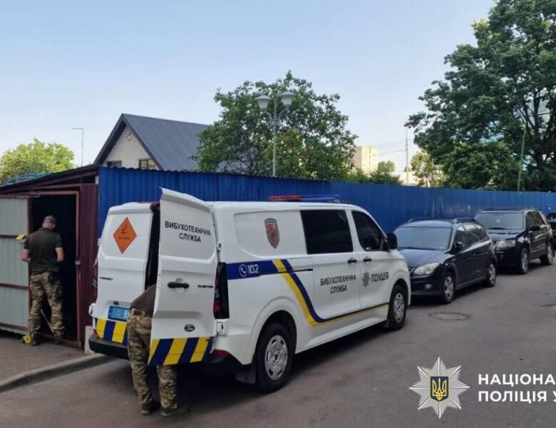 У Києві вибухнув сміттєвий бак, є постраждалі