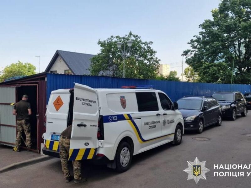 У Києві вибухнув сміттєвий бак, є постраждалі