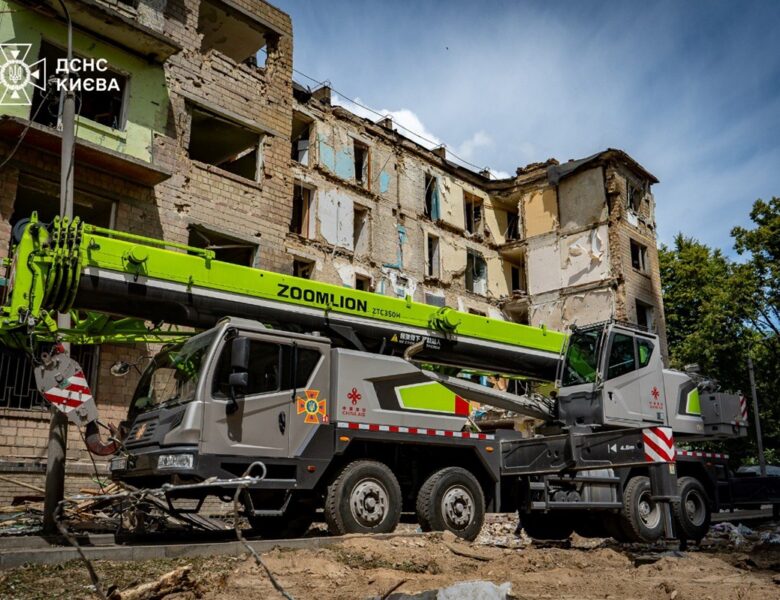 У Києві завершені роботи на місці влучання ракети РФ в багатоповерхівку