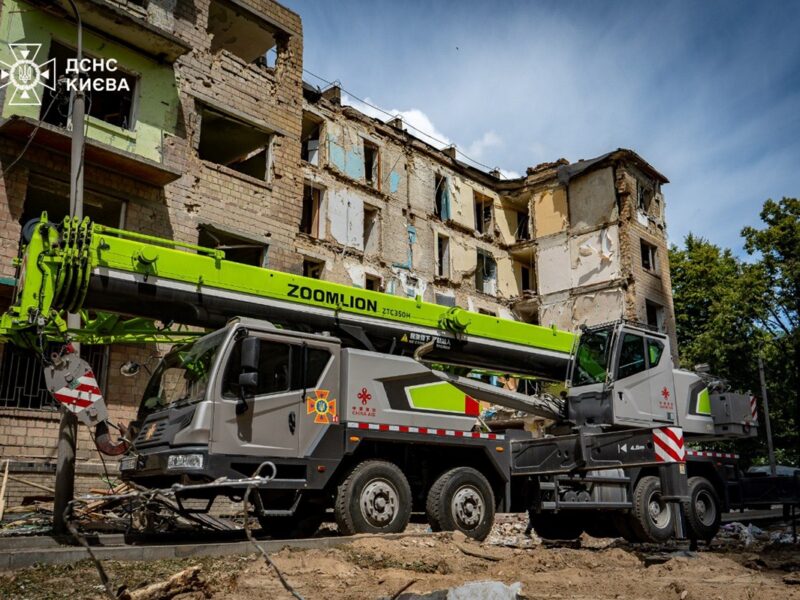 У Києві завершені роботи на місці влучання ракети РФ в багатоповерхівку