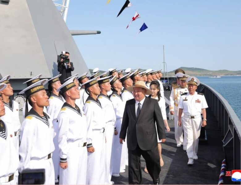 У КНДР з другої спроби спустили есмінець на воду