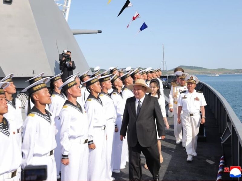 У КНДР з другої спроби спустили есмінець на воду