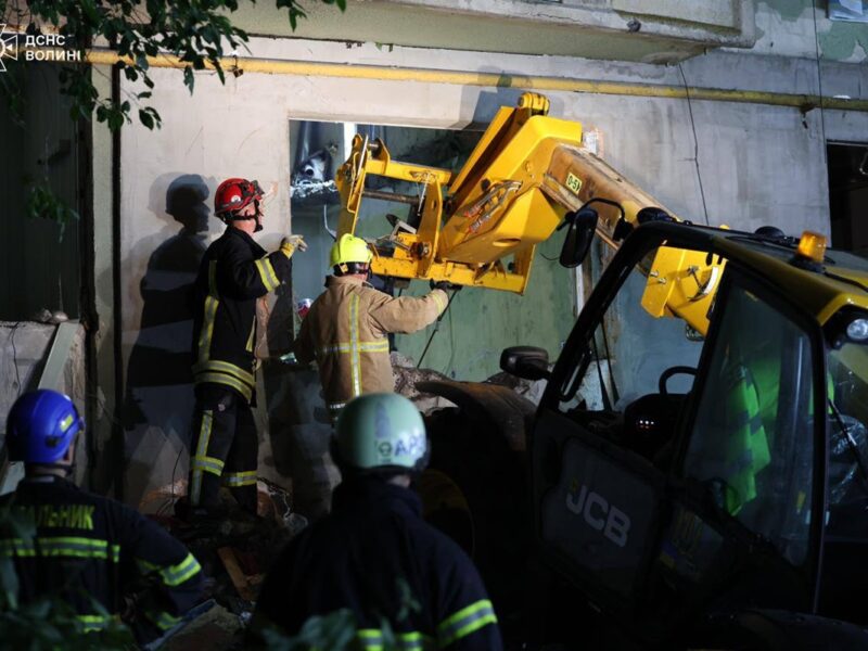 У Луцьку завершено рятувальні роботи: двоє загиблих, 30 поранених