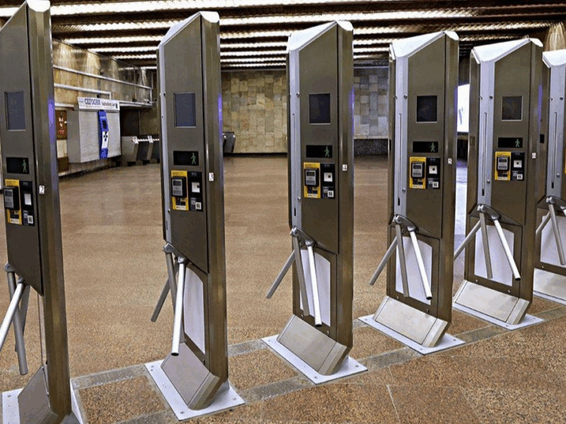 У метро Києва через збій не працює безконтактна оплата