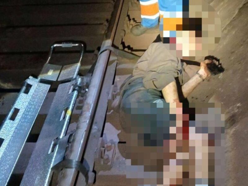 У метро Києва серйозно травмувався зачепер