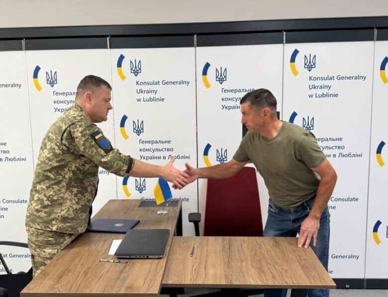 У Польщі четверта група добровольців підписала контракти із ЗСУ