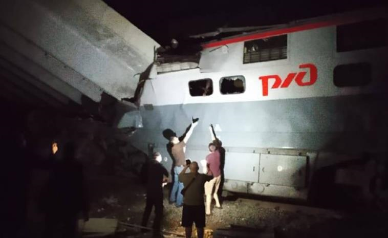 У РФ міст обвалився на потяг: є загиблі