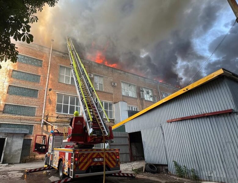 У Рівному спалахнула велика пожежа