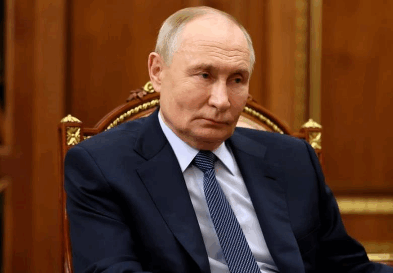 У Росії почали продавати свічки “з запахом Путіна”