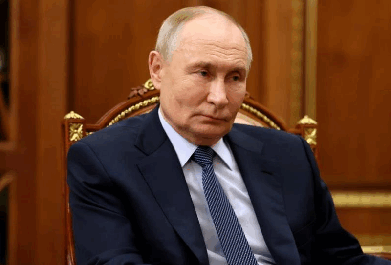 У Росії почали продавати свічки “з запахом Путіна”