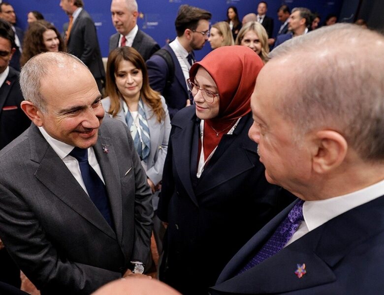 У Вірменії анонсували “історичний” візит премʼєра в Туреччину