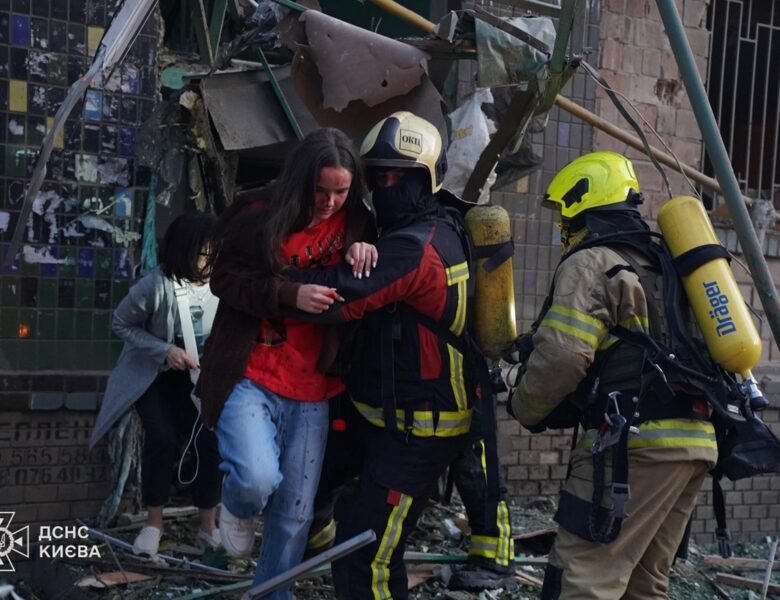 Удар по Києву: зруйнований під’їзд, є загиблі