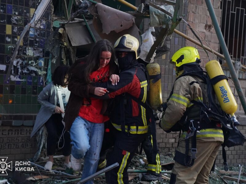 Удар по Києву: зруйнований під’їзд, є загиблі