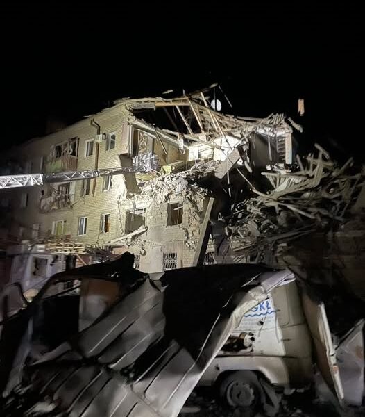 Удар по Краматорську: під завалами будинку перебувають люди