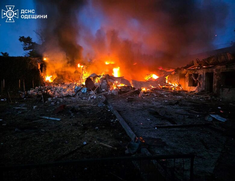 Удар по Одещині: горіли станція швидкої та будинки