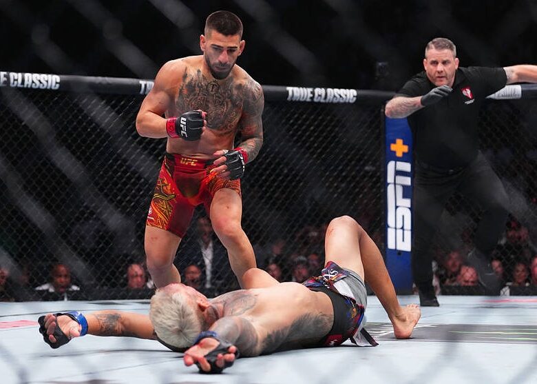 UFC: Топурія став чемпіоном у легкій вазі, достроково здолавши Олівейру