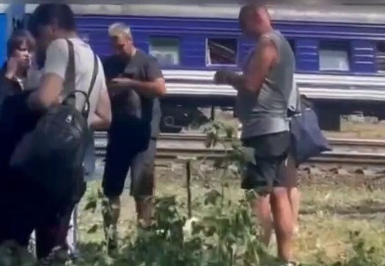 Укралізниця повідомила про збій в русі потягів через удар рашистів