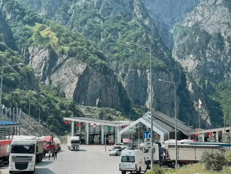 Україна евакуює громадян з кордону між РФ і Грузією